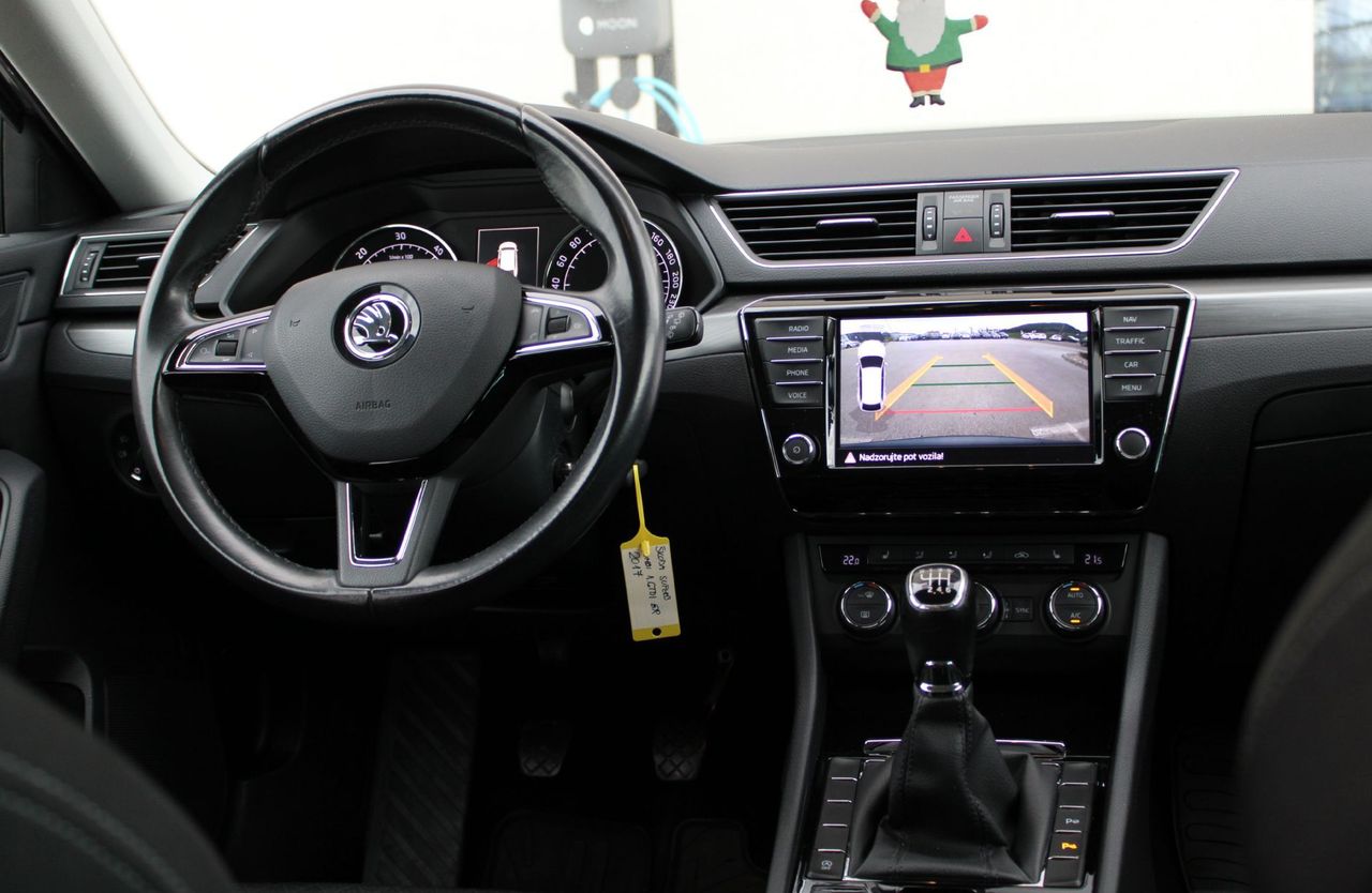 Zunanja slika - Škoda Superb - 1.6 TDI Style Combi 88 kW NAVI TEMPO GRET SED KAM - 8