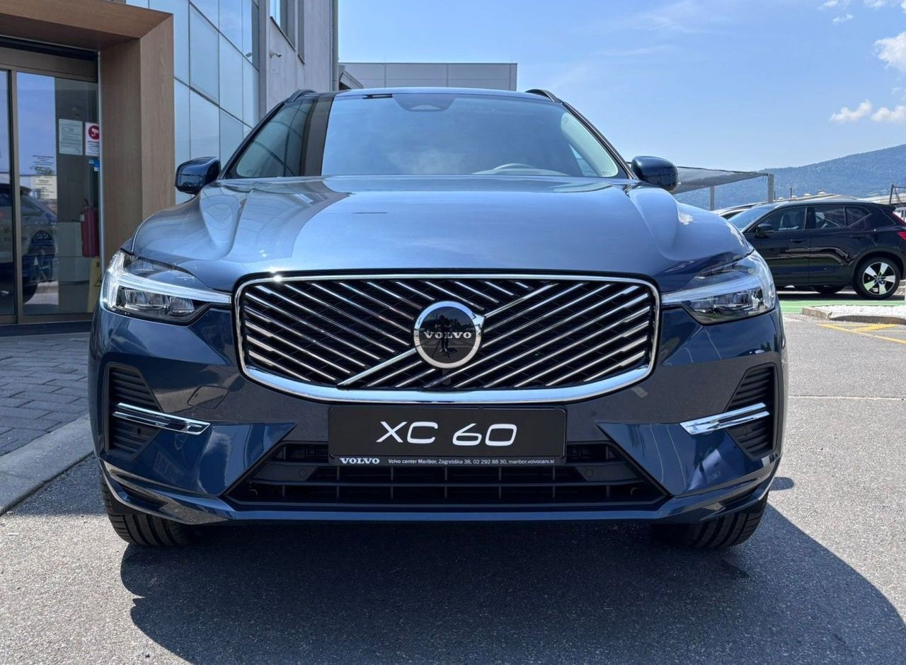 Zunanja slika - Volvo XC60 - B5P  Core AT AWD 3 leta garancije + 3 servisi - 2