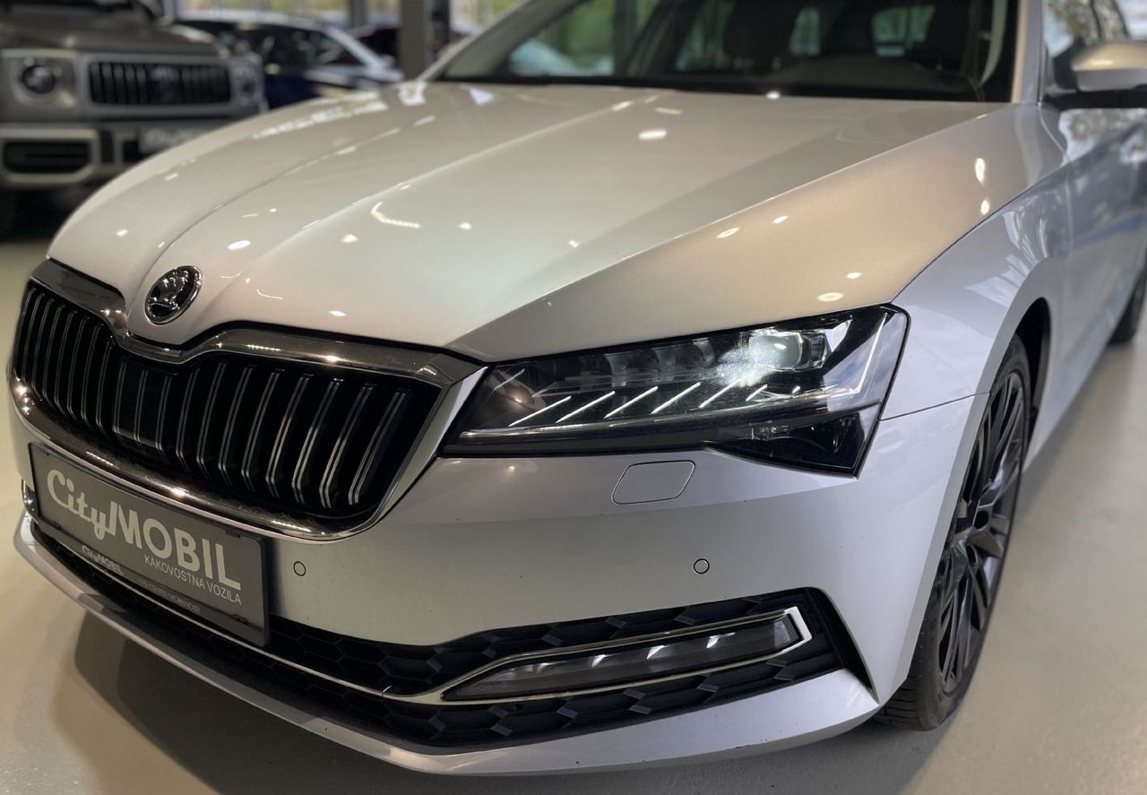 Zunanja slika - Škoda Superb - SLO-NAVIGACIJA-VIRTUAL-MEMORY-RADAR-ALU19-KAMERA - 20