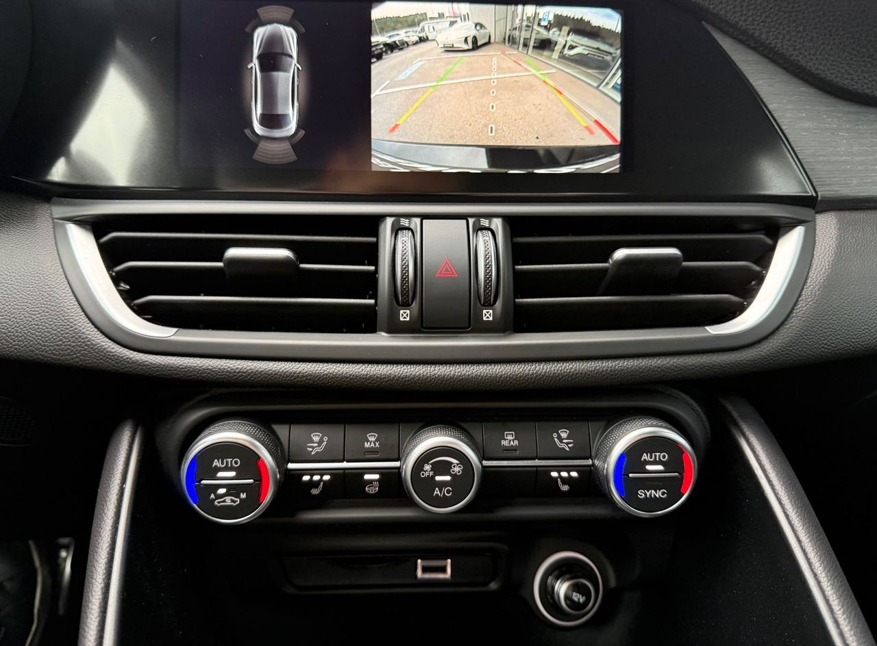 Zunanja slika - Alfa Romeo Giulia - 2.0 Turbo 280 Q4 Ti  - AVTOMATIK - SAMO 18.000KM - 13