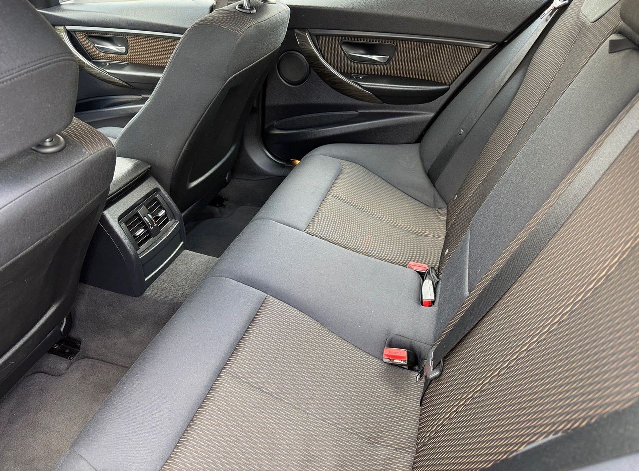 Zunanja slika - BMW Serija 3 - : 318d LUXURY LINE XENON PDC NAVIGACIJA - 17