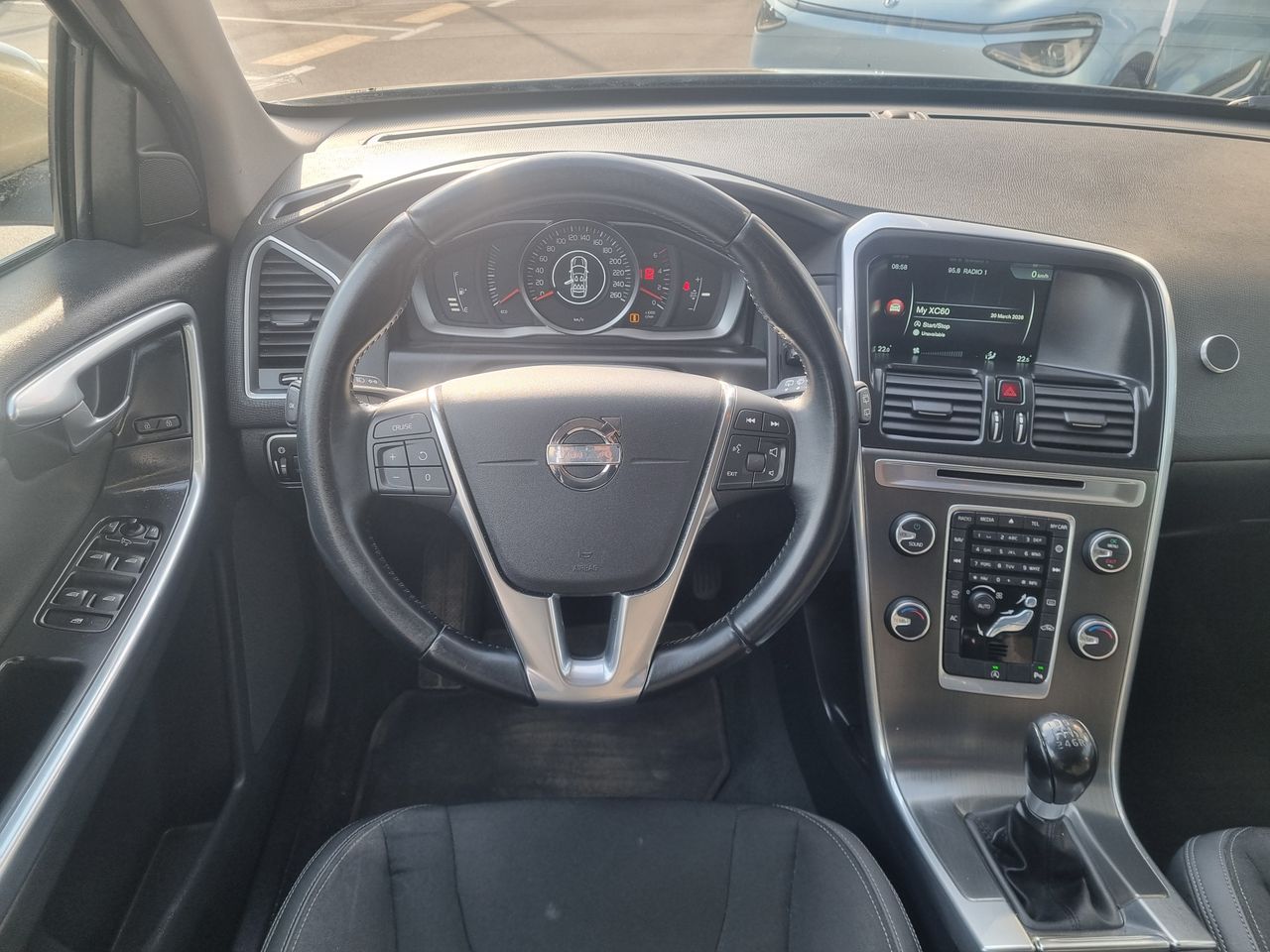 Zunanja slika - Volvo XC60 - 2.0 TD - SERVISNA KNJIGA - PDC-TEMPOMAT-NAVIGACIJA - 10