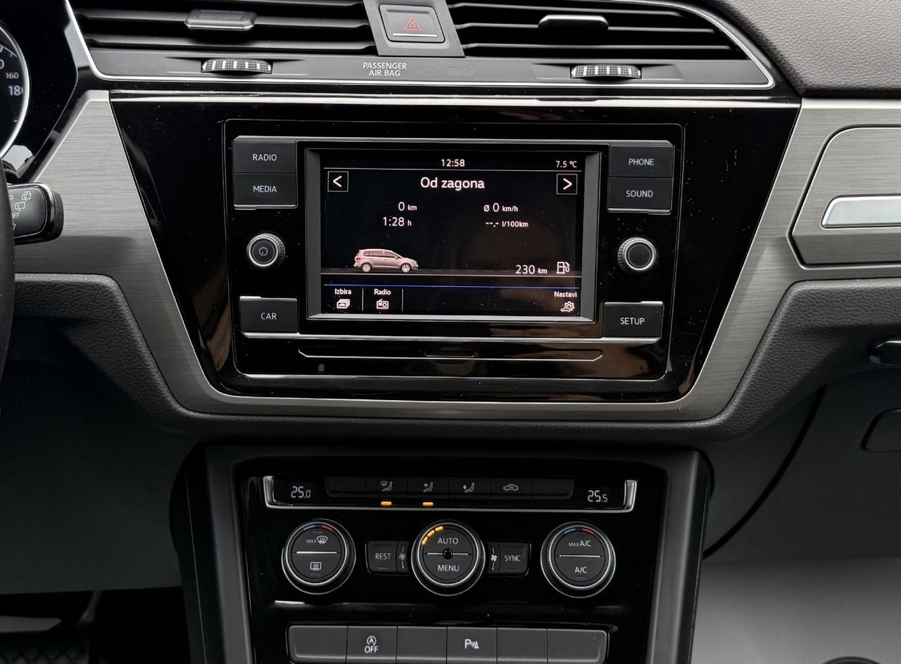 Zunanja slika - VW Touran - 2.0 TDI SCR Family 110  150  PARK SENZ. JAMSTV... - 12