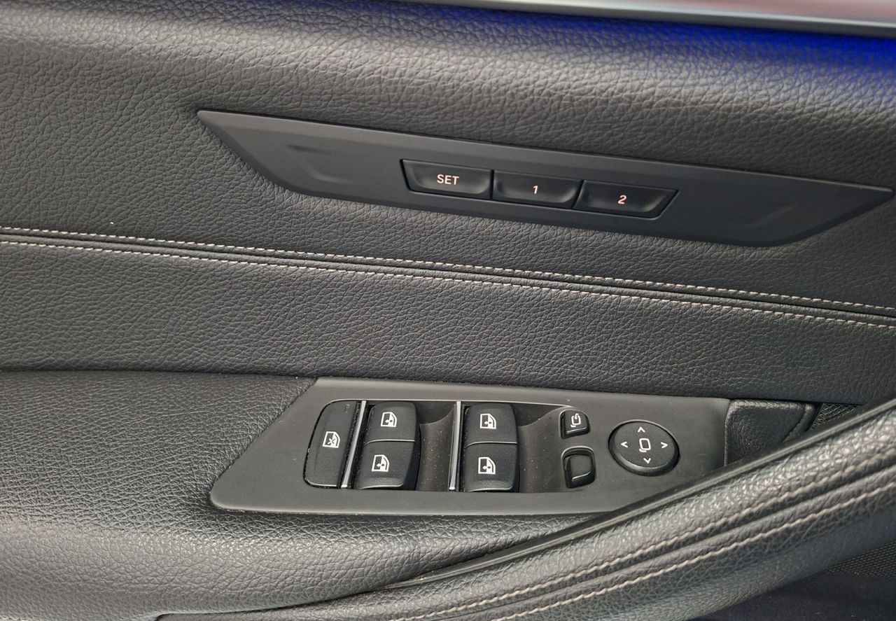 Zunanja slika - BMW Serija 5 - Touring: 520d x Drive aut.SPORT LINE-LED-NAVI-PANORAMA- - 19