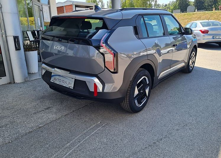 Zunanja slika - KIA EV3 - 58.3 kWh baterija. 150 kW  204 KM  Star - 5