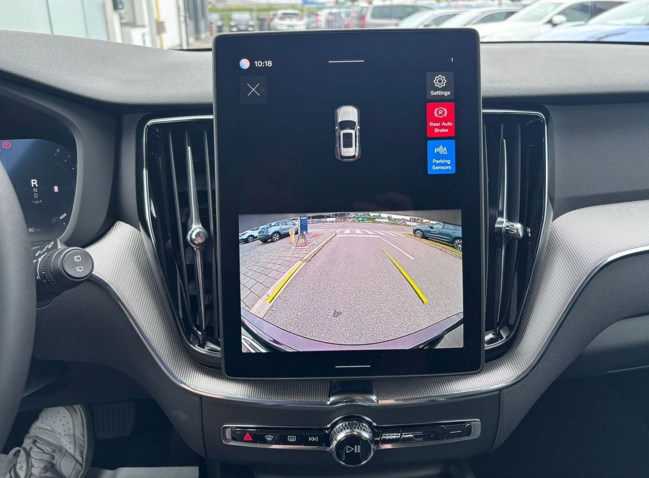 Zunanja slika - Volvo XC60 - B5P  Core AT AWD 3 leta garancije + 3 servisi - 18