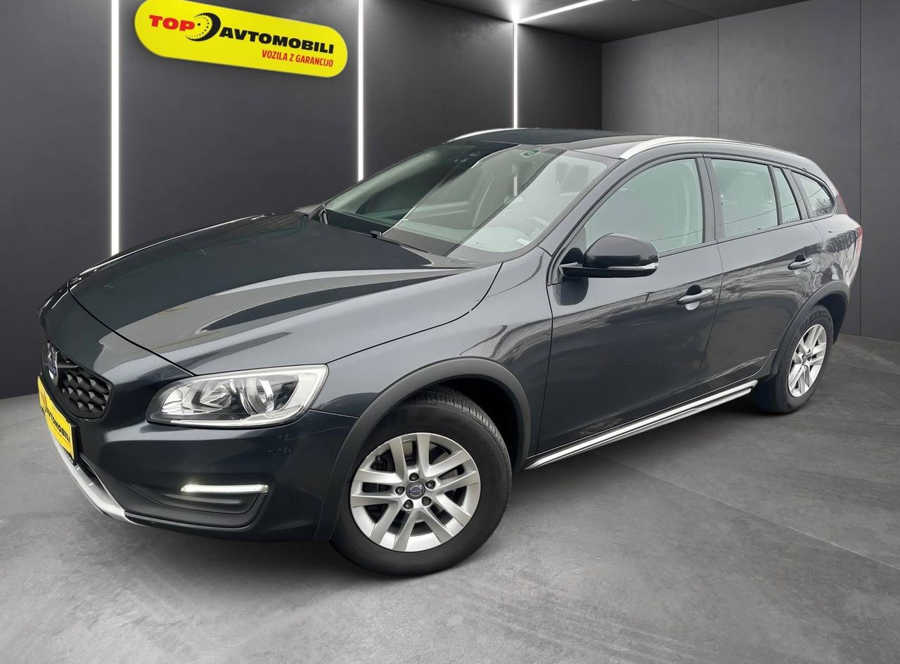 Zunanja slika - Volvo V60 Cross Country - D3 Cross Country 2.0 TD AUT. LED NAVI TEMP PDC - 2