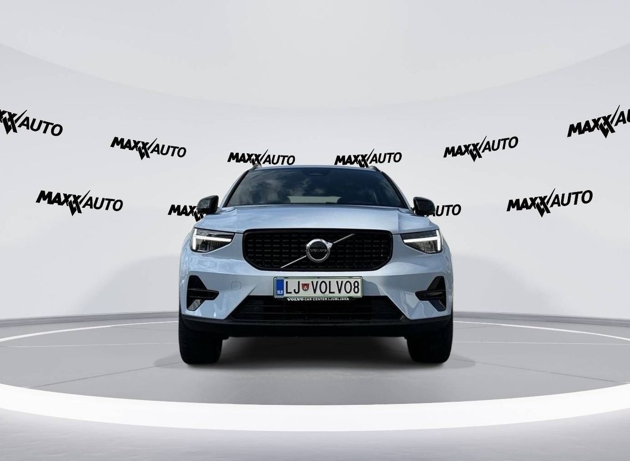 Zunanja slika - Volvo XC40 - B3P Plus Dark Avt. - 2