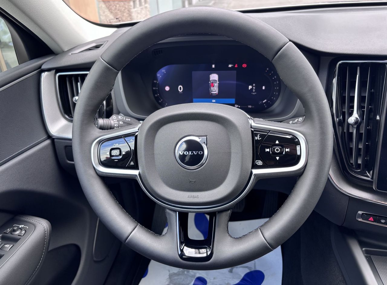 Zunanja slika - Volvo XC60 - B5P  Core AT AWD 3 leta garancije + 3 servisi - 9