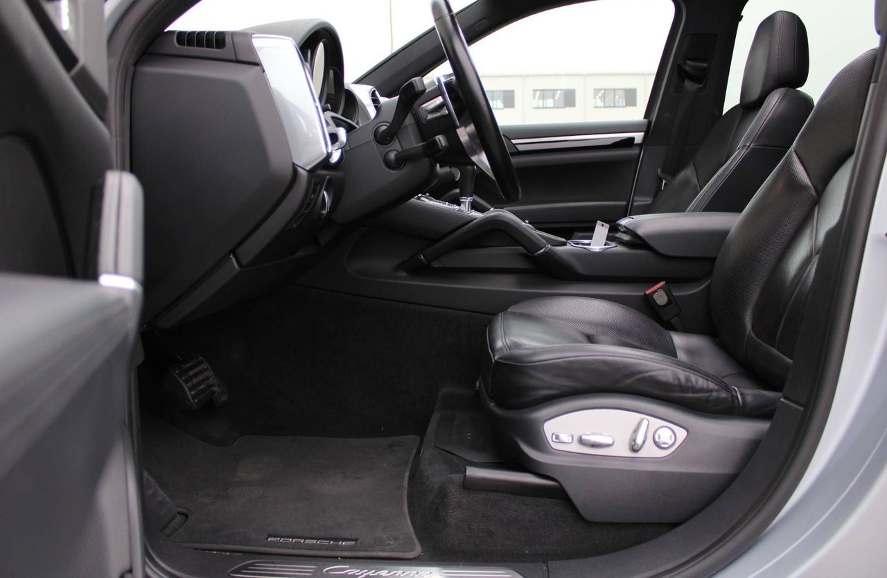 Zunanja slika - Porsche Cayenne - 3.0 TD Platinum Edition HLAJ SED PANO KEYLESS - 9