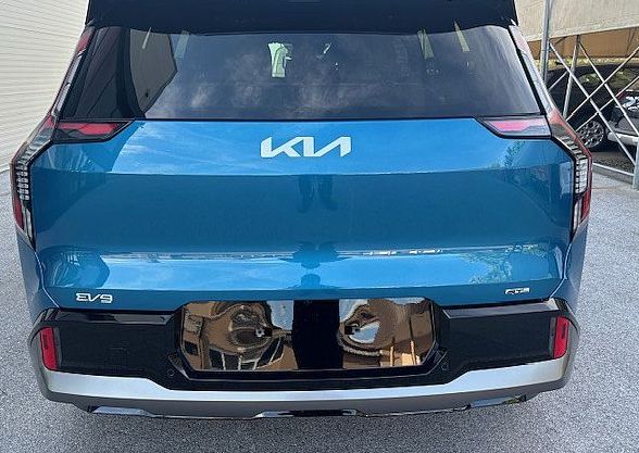 Zunanja slika - KIA EV9 - 99.8 kWh GT-Line AWD 141.5 kW  192KM - 5