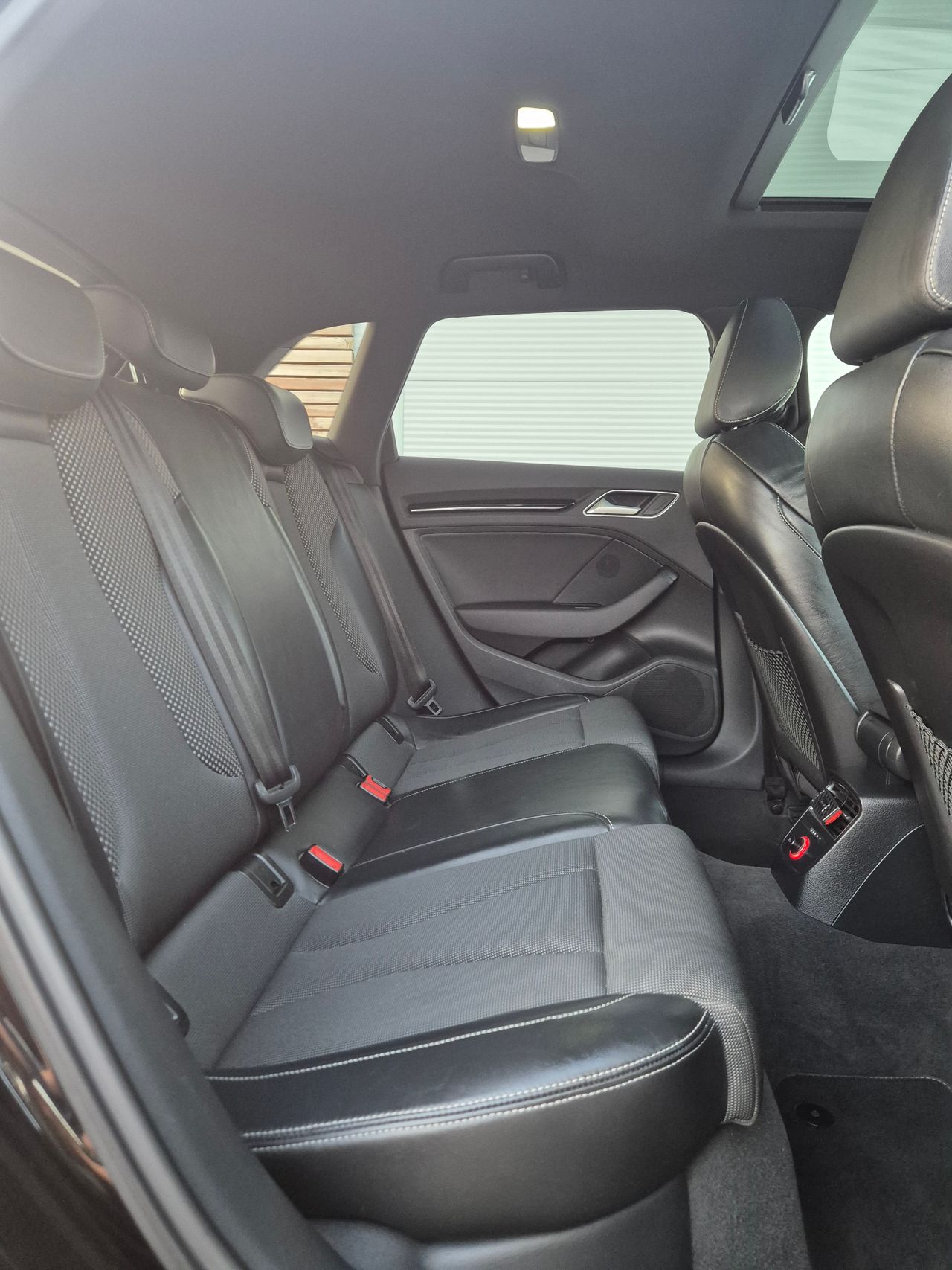 Notranja slika - Audi - A3 Sportback 1,6 TDI clean diesel Ambition - 9