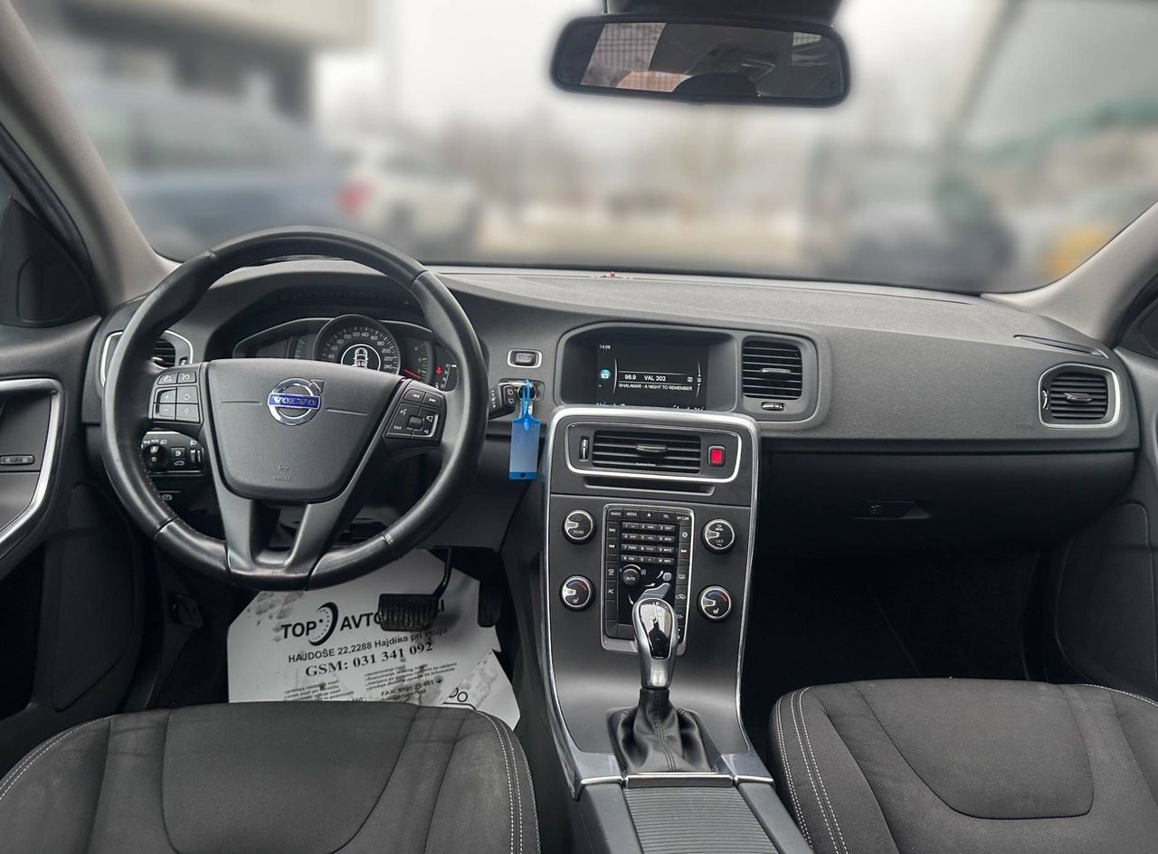 Zunanja slika - Volvo V60 Cross Country - D3 Cross Country 2.0 TD AUT. LED NAVI TEMP PDC - 20