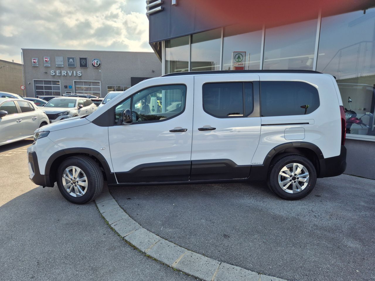 Zunanja slika - Peugeot Rifter - L2 Allure 1.5 B-HDi 130 - 2