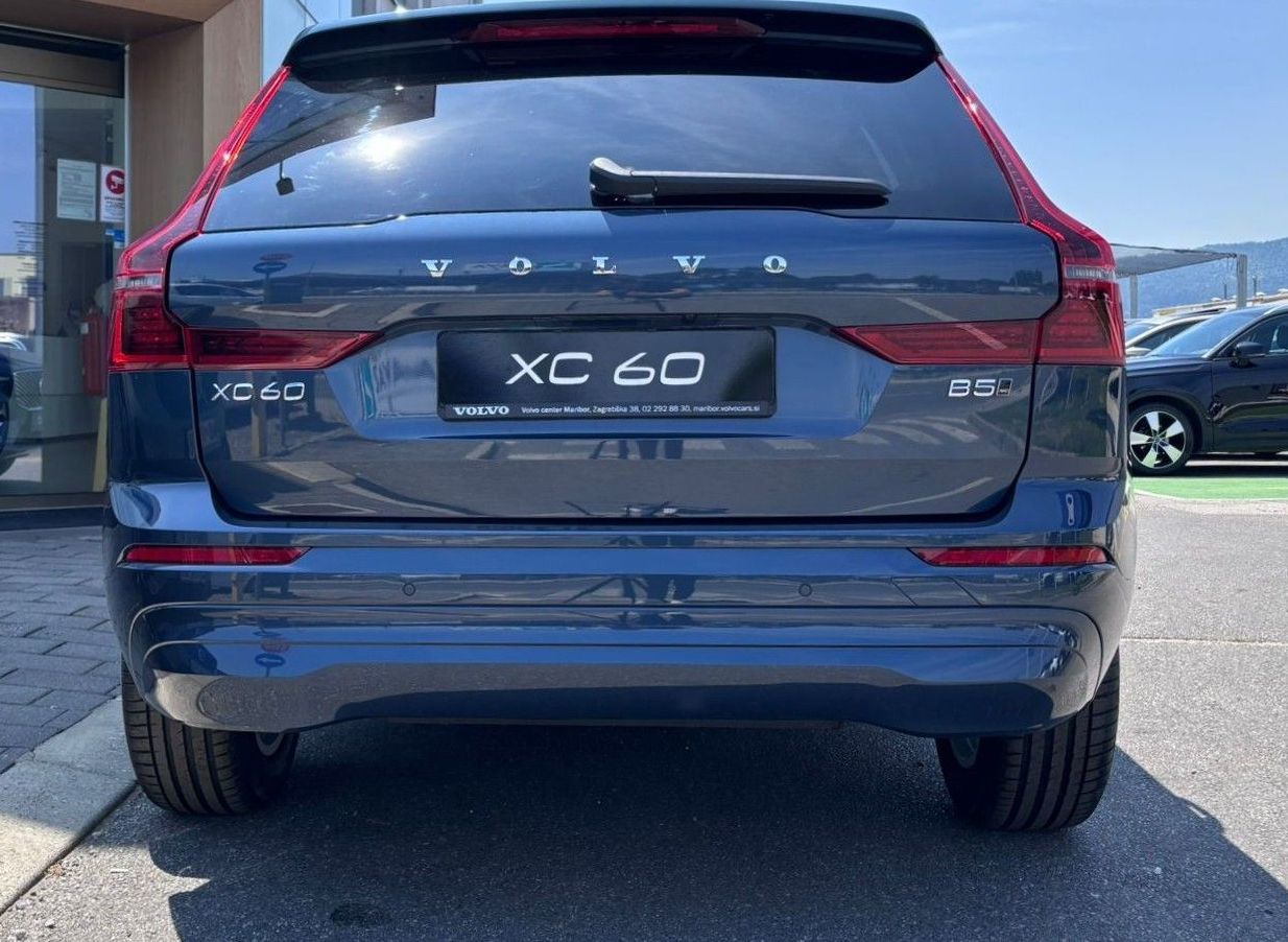 Zunanja slika - Volvo XC60 - B5P  Core AT AWD 3 leta garancije + 3 servisi - 5