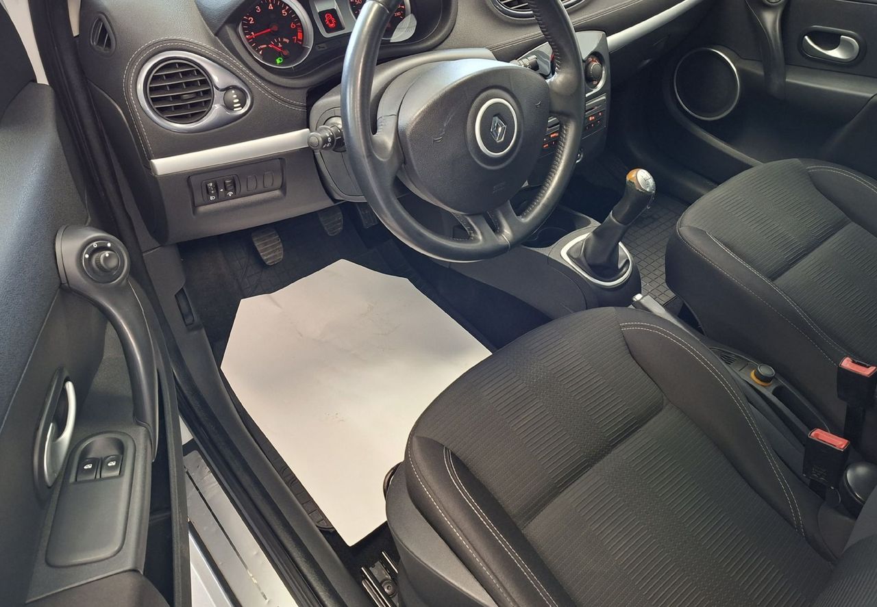 Zunanja slika - Renault Clio - Authentique 1.2 16V 5v-HITRI KREDIT- - 7
