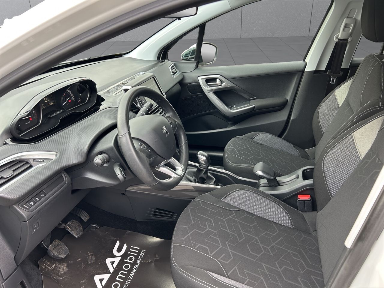 Zunanja slika - Peugeot 2008 - Allure 1,2 PureTech - 6