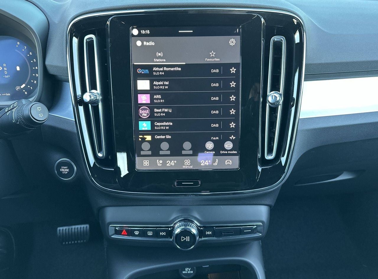 Zunanja slika - Volvo XC40 - B3 P Core AT DCT - 16