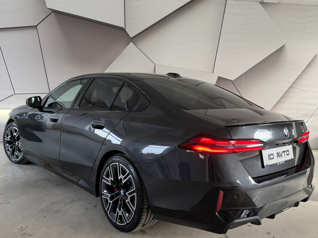 Zunanja slika - BMW Serija 5 - 5 Series Limousine 540D AUT. XDRIVE - 9