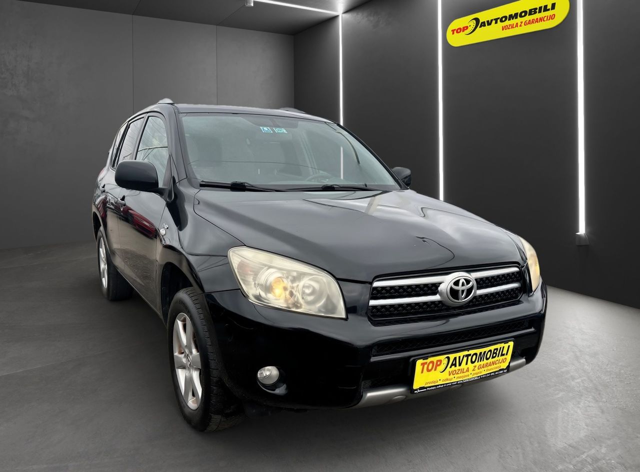 Zunanja slika - Toyota RAV4 - 2.2 D4D 4WD SLOVENSKI XENON TEMPOMAT KLIMA KLJUKA - 10