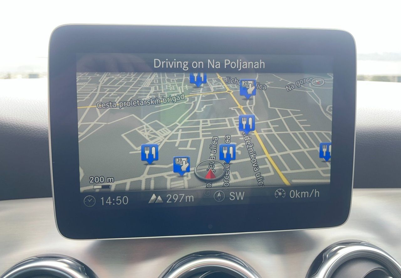 Zunanja slika - Mercedes-Benz GLA-Razred - GLA 200 d AMG Line Avt. NAVI. TEMPOMAT. F1 PRES. - 16