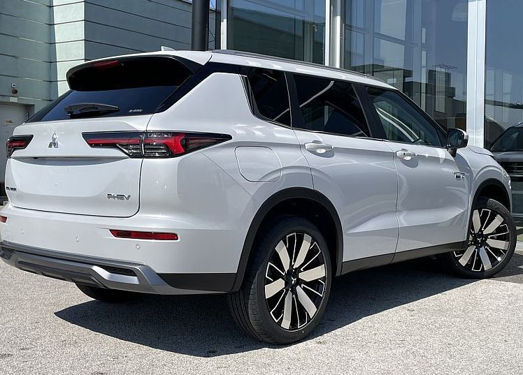 Zunanja slika - Mitsubishi Outlander - 2.4 PHEV Intense Auto - 5