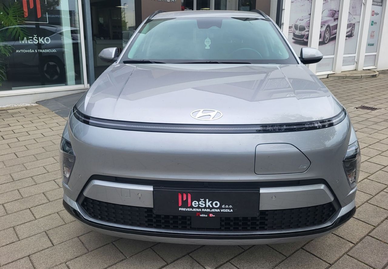 Zunanja slika - Hyundai Kona - EV 48.4 kWh Premium slo-1last-tov.garancija-navi - 2