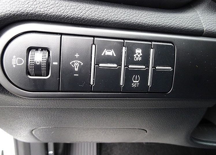 Zunanja slika - KIA XCeed - 1.6 T-GDi LX SMART ISG 7DCT + ZIMSKE GUME + 30° - 9