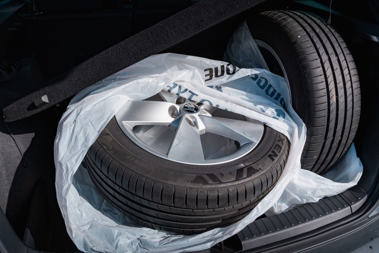 Zunanja slika - Škoda Karoq - 1,6 TDI AMBITION - 9