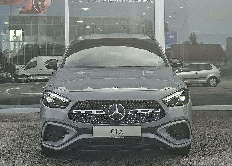 Zunanja slika - Mercedes-Benz GLA-Razred - 180 AMG EDITION - 2