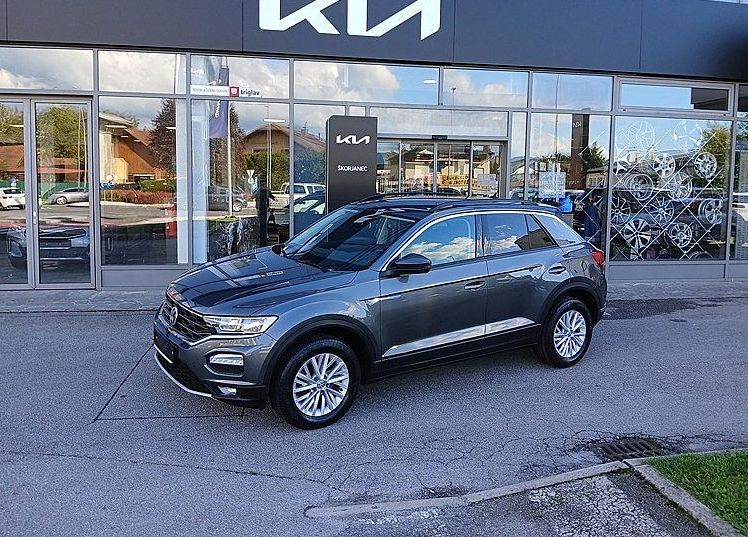 Zunanja slika - VW T-Roc - 1.6 TDI Style 85  115  SLOVENSKI super avto - 1