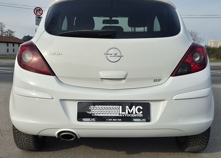 Zunanja slika - Opel Corsa - 1.4 16V BLACK   WHITE °ALU 16 °AVT. KLIMA °ODLIČNA - 4