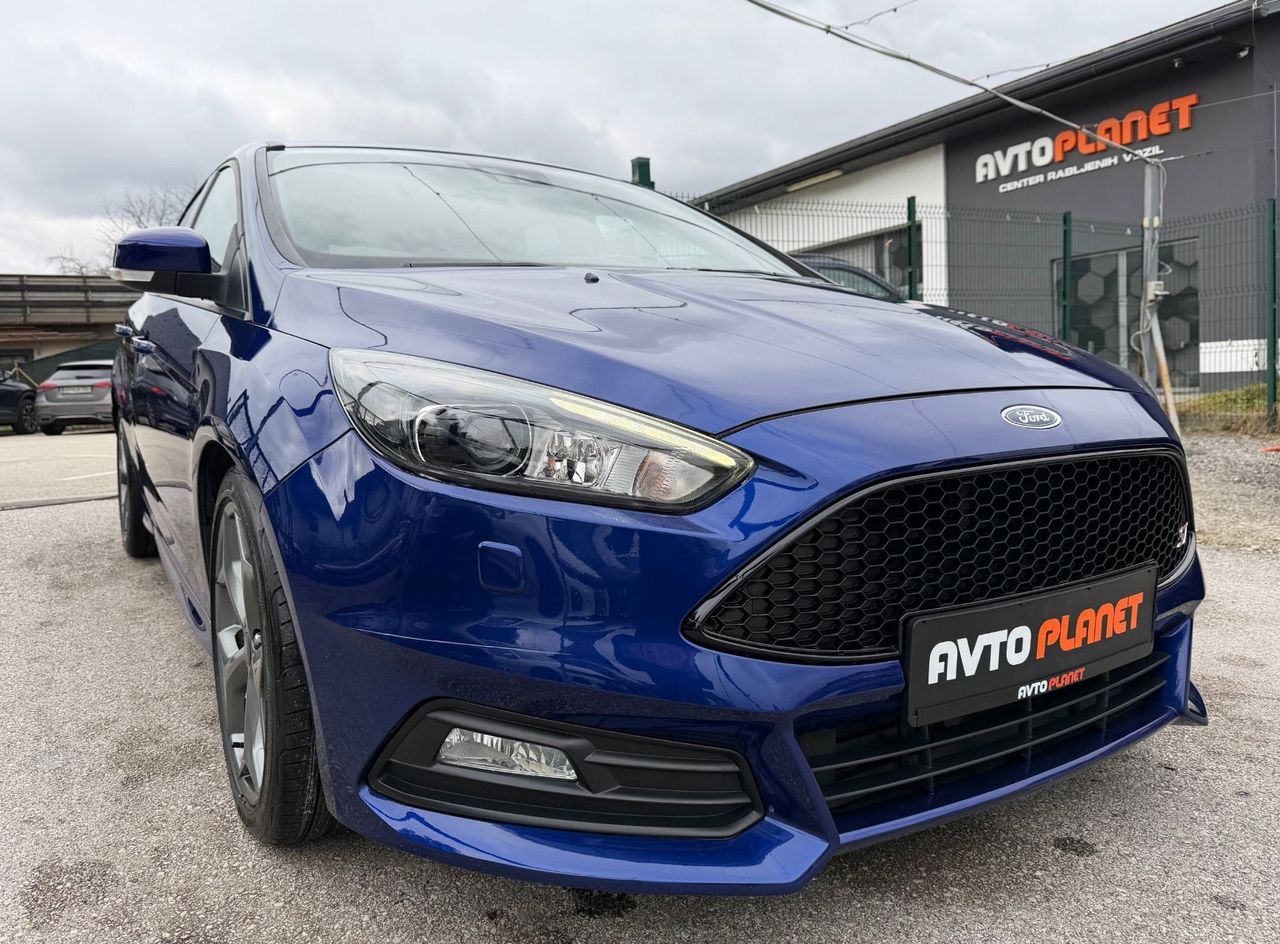 Zunanja slika - Ford Focus - ST-3 2.0 TDCi AUT. SLO 1.LASTNIK LED XENON RECARO - 13