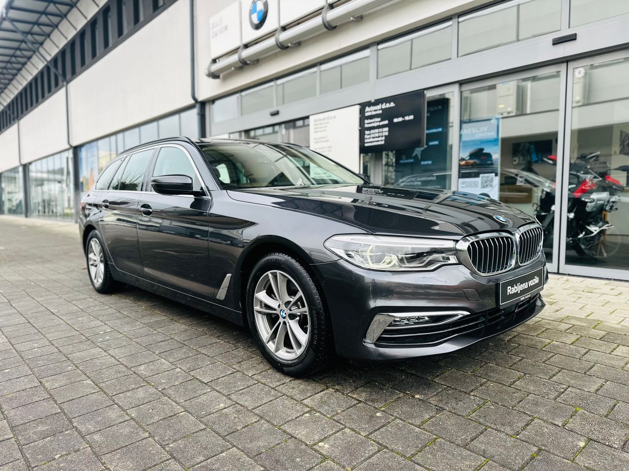 Zunanja slika - BMW serija 5 Touring - Serija 5 520d Luxury Line  I Head Up  I RADAR - 18
