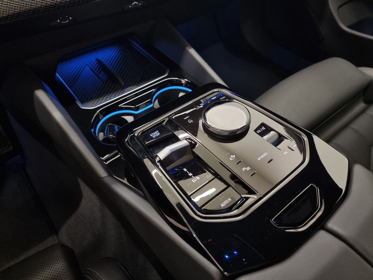Zunanja slika - BMW i5 - M60 xDrive Limuzina - 20