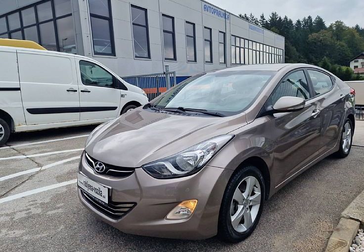 Zunanja slika - Hyundai Elantra - 1.6 CVVT STYLE ZELO LEPO OHRANJENO VOZILO... - 4