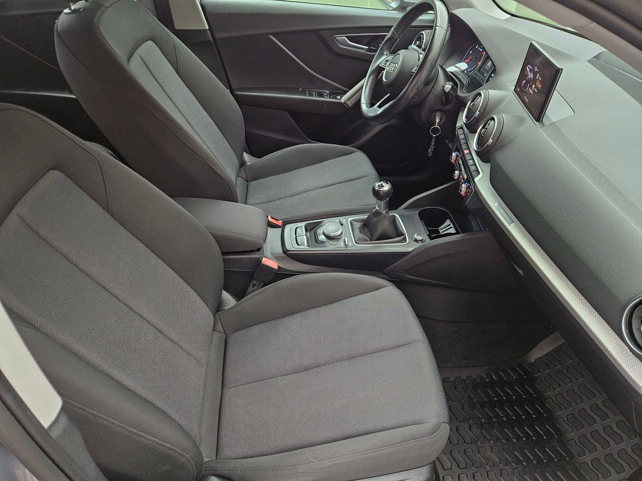 Notranja slika - Audi Q2 - 1,6 TDI (Basis) - 12
