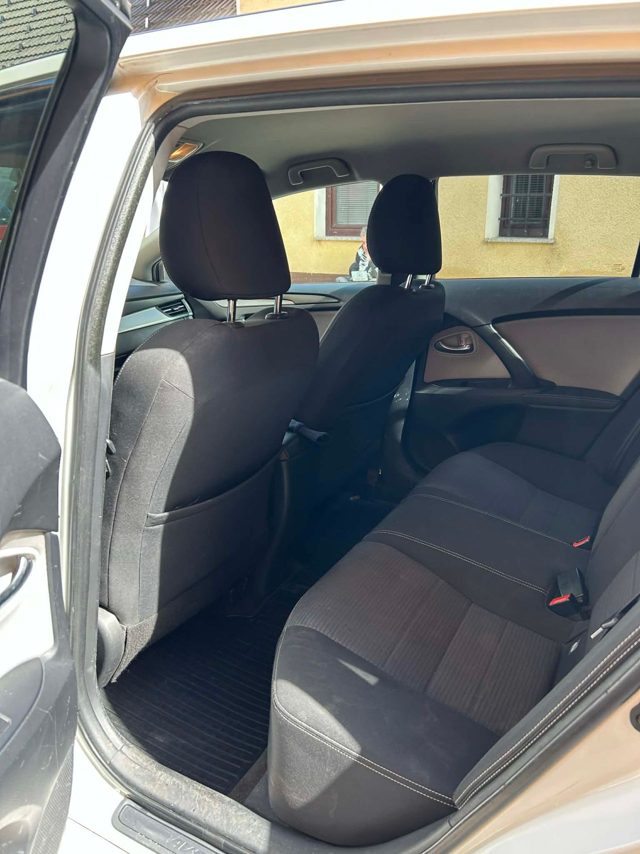 Notranja slika - Toyota Avensis - Wagon 2,0 D-4D Sol - 6