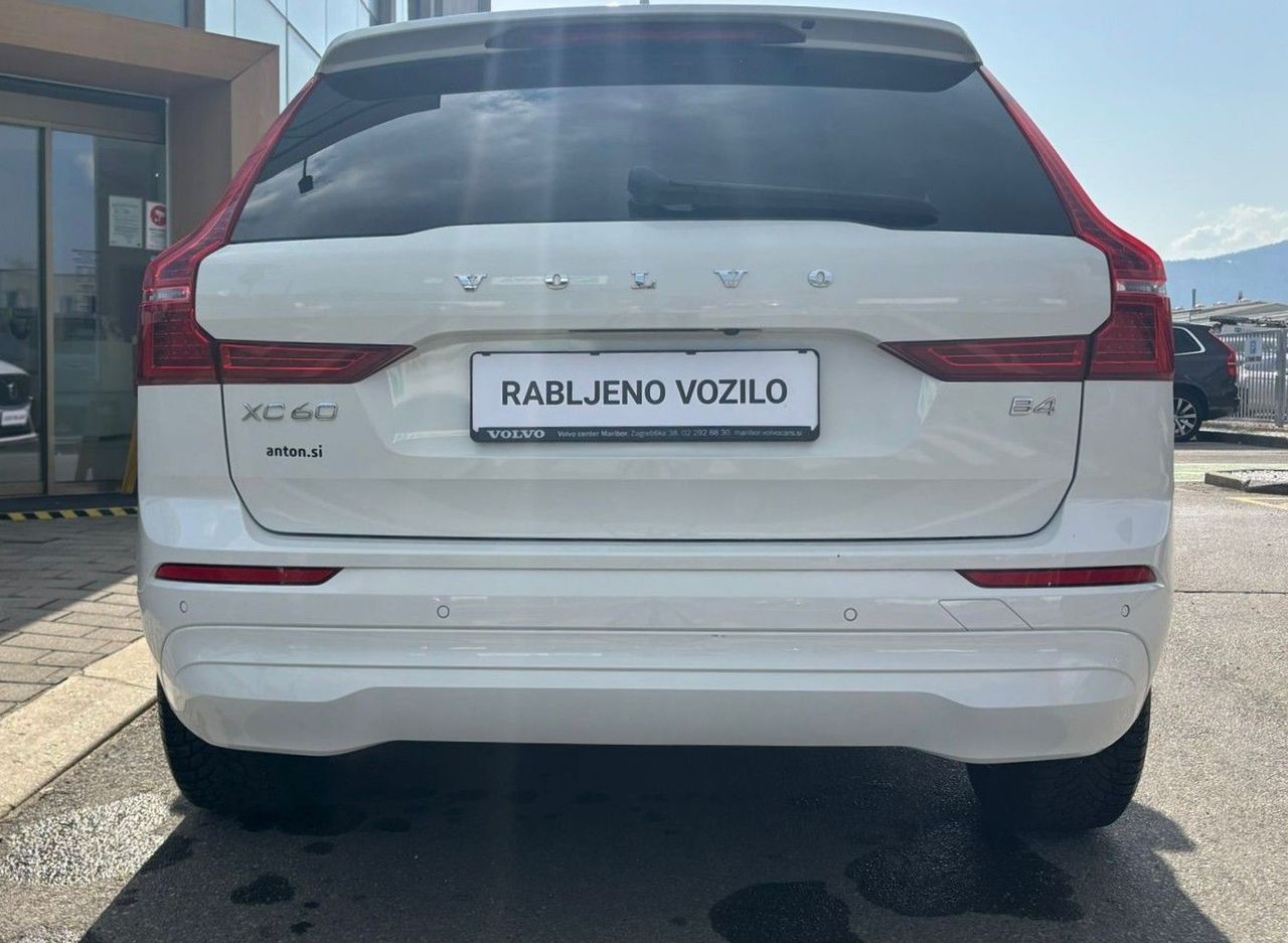 Zunanja slika - Volvo XC60 - B4P Momentum PRO AT FWD KAMERA-GRETJE.SED.-DAB+ - 4