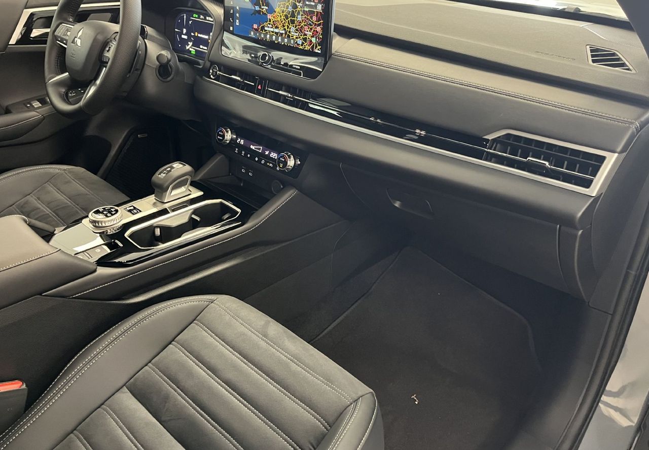 Zunanja slika - Mitsubishi Outlander - 2.4 PHEV Intense Auto - 7.000 EUR AKCIJA - - 9