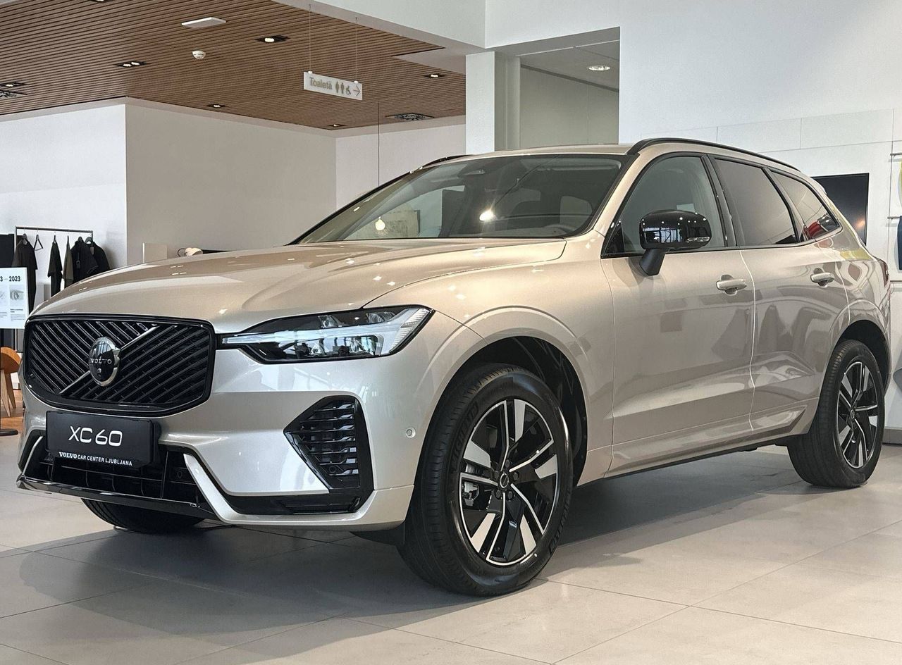 Zunanja slika - Volvo XC60 - B5  P  AWD Plus Dark... - 1