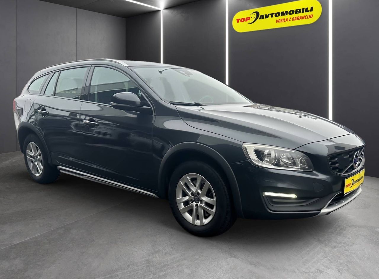 Zunanja slika - Volvo V60 Cross Country - D3 Cross Country 2.0 TD AUT. LED NAVI TEMP PDC - 10