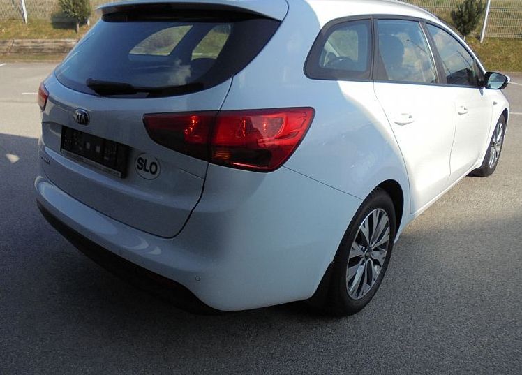 Zunanja slika - KIA Ceed - SW Benc. 1.6 GDi LX Champion - 4