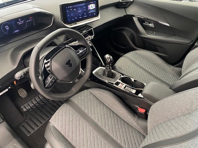 Notranja slika - Peugeot 2008 - Peugeot  ALLURE 1,2 PureTech 130 - NA ZALOGI - 8