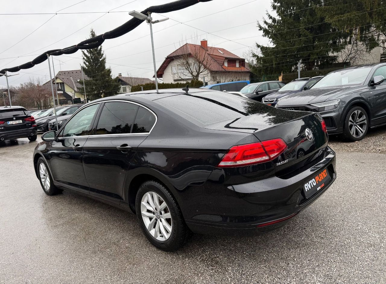 Zunanja slika - VW Passat - 1.6 TDI AUT. Comfortline ACC NAVI KAMERA ALU 16 - 1