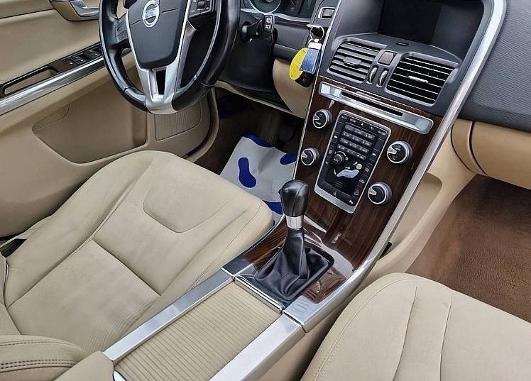 Zunanja slika - Volvo XC60 - D4 AWD R-Design Summum LEPO OHRANJEN... - 10