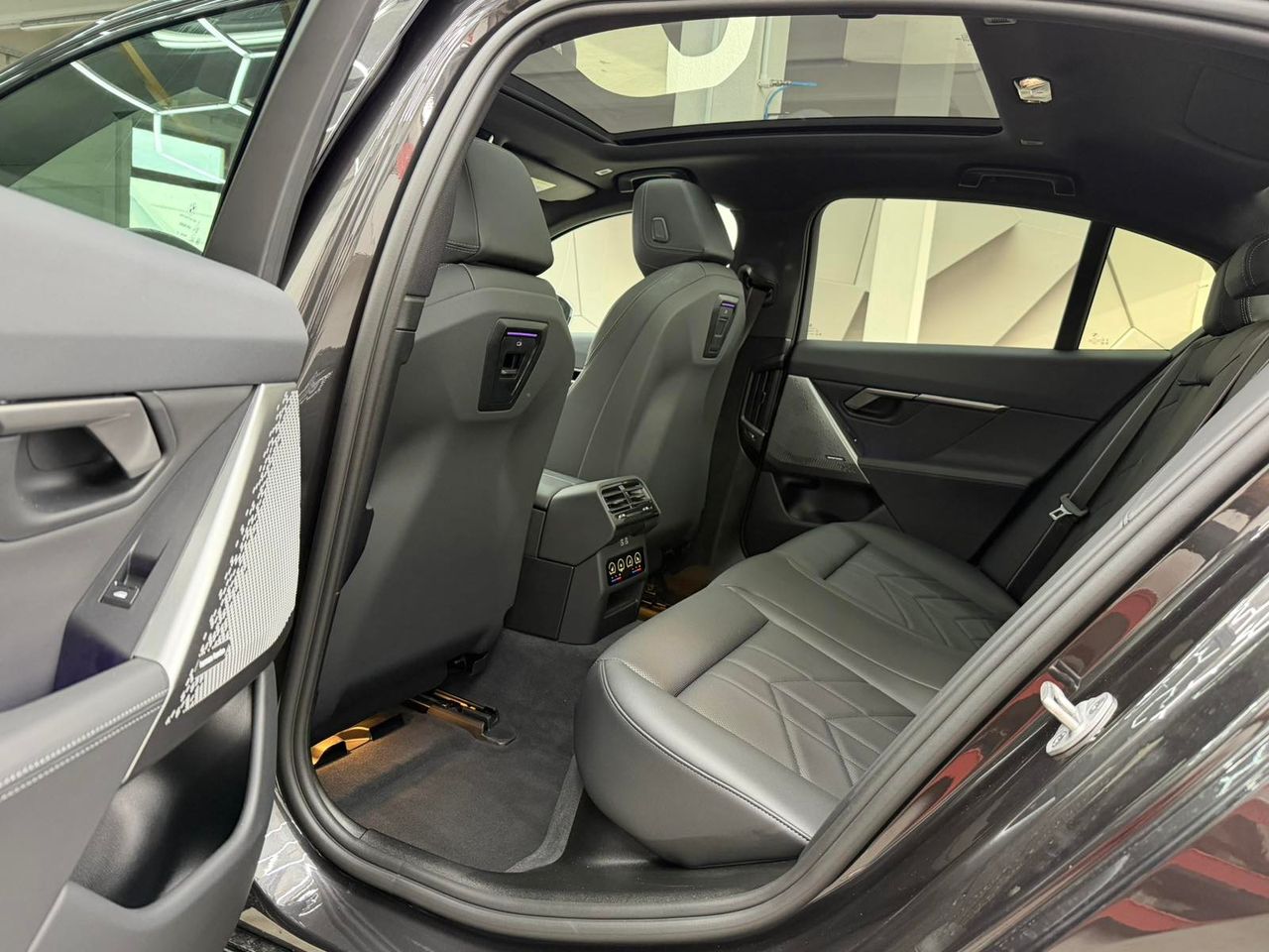 Zunanja slika - BMW Serija 5 - 5 Series Limousine 540D AUT. XDRIVE - 8