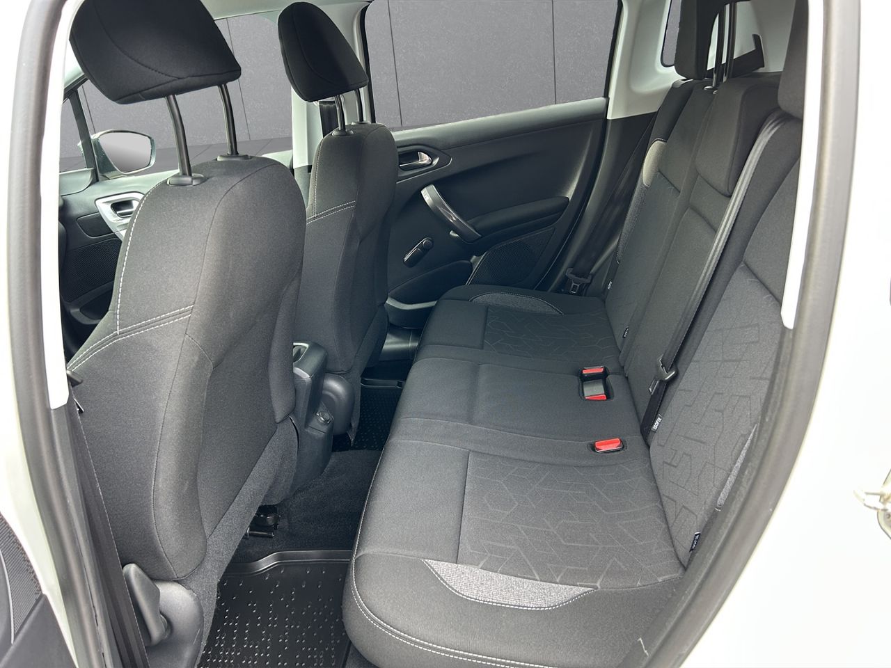 Zunanja slika - Peugeot 2008 - Allure 1,2 PureTech - 7