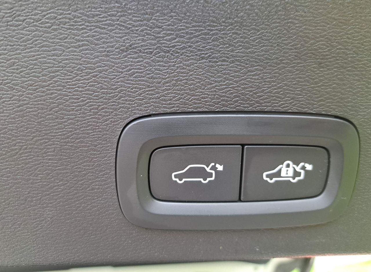 Zunanja slika - Volvo XC40 - T3 AUT R-Design Z ENOLETNIM JAMSTVOM - 18
