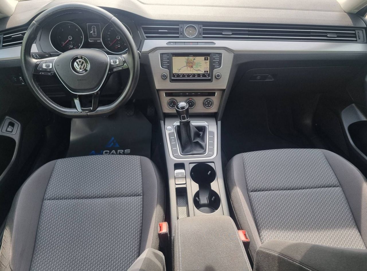 Zunanja slika - VW Passat - 1.6 TDI BMT Comfortline-2XPDC-Navi-Temp-Alu - 11